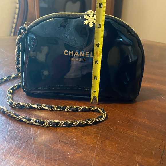 Chanel Beauté Glossy Black and Gold Cosmetic Bag - Picture 9 of 14